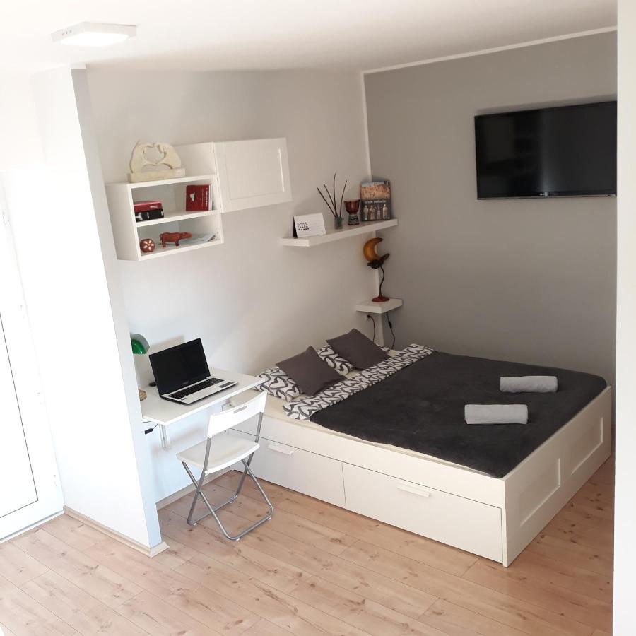 Studio Apartman "Nicole" PUY Exterior foto