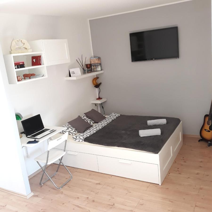 Studio Apartman "Nicole" PUY Exterior foto